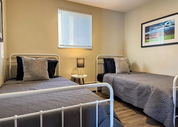 Sleeps 4 1 Bedroom 3 Beds With Parking Wifi